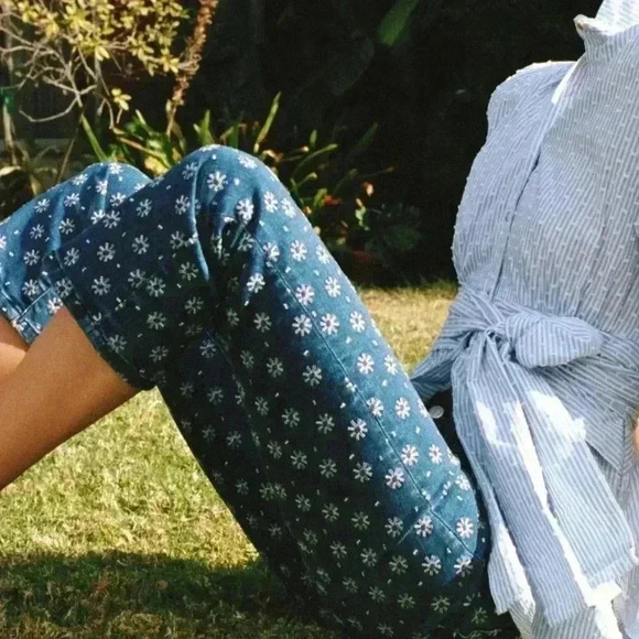 Pilcro from ANTHROPOLOGIE embroidered high-rise cropped boot cut jeans size 25 - Picture 1 of 11